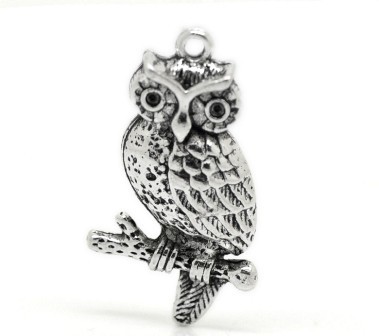 ふくろう型1個入(アンティークシルバーカラー)アクセサリーチャームペンダントパーツレジンやデコにも33mm×18mm拍卖