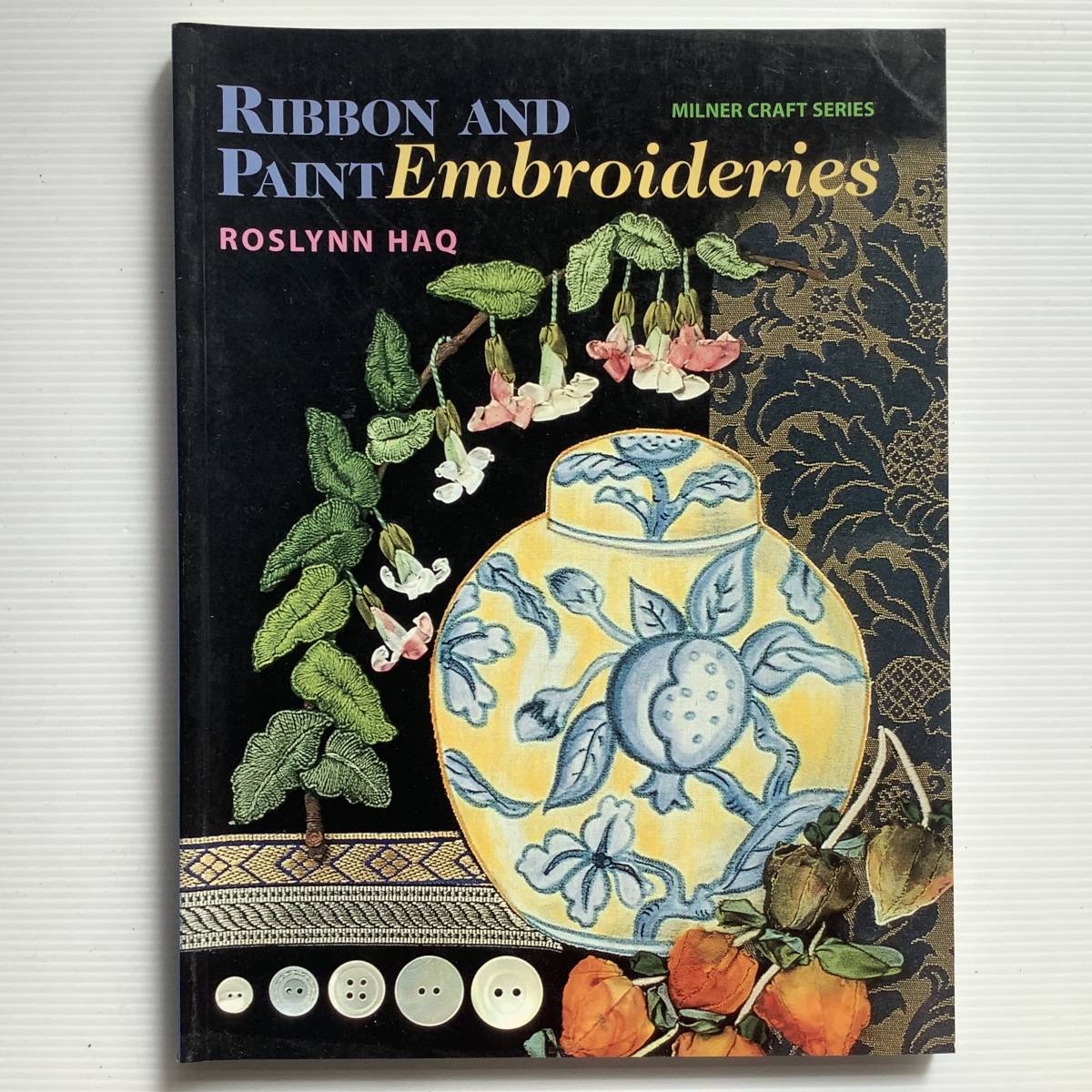 手芸本■ARTBOOK_OUTLET■73-155★送料無料 未使用品 刺繍 リボンとペインティングで表現 Ribbon and Paint Embroideries リボン刺しゅう拍卖