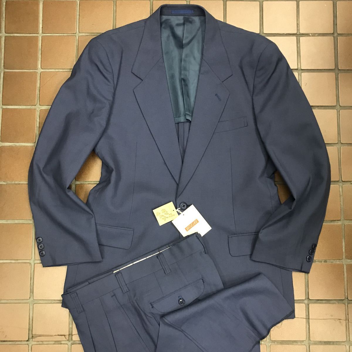 訳あり品未使用 激安タグ付★メンズスーツ 紳士服 背広/キングサイズL相当 ウエスト90/青系インディゴ/ノーベンツ 2タック*穴あき有り拍卖