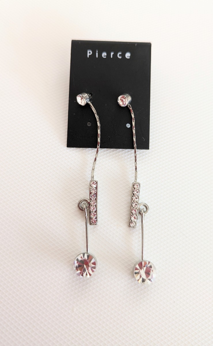 新品未使用 クリアーストーン ラインストーン シルバーカラー ロングスタッドピアス拍卖