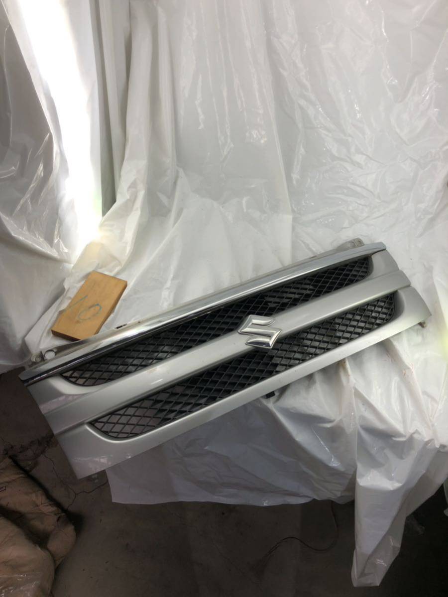 g10.10 ワゴンRグリルMH21Sフロントグリル純正ラジエターグリルMH22SフロントパネルZ2Sシルバー72111-58J5拍卖