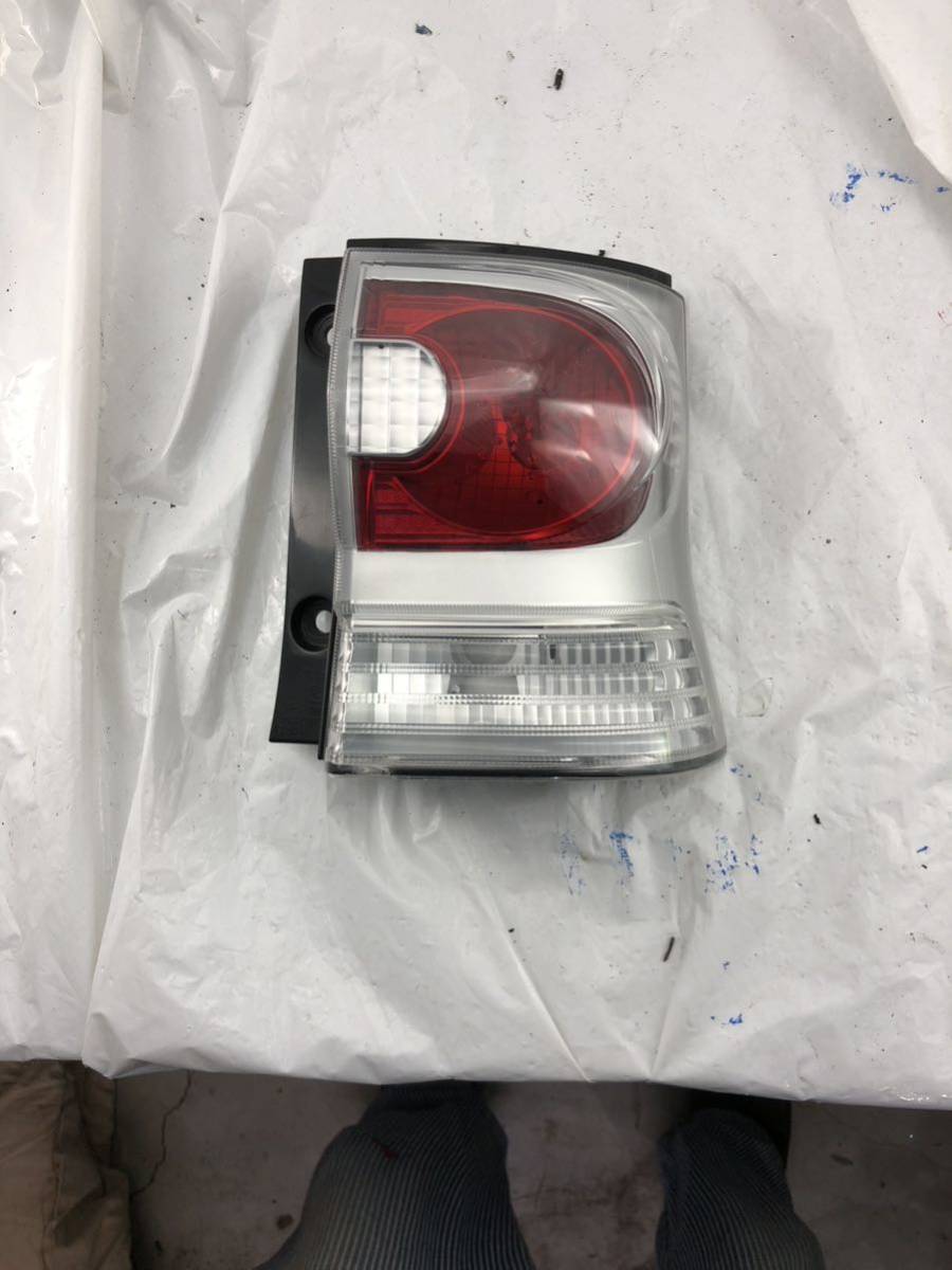 g10.19 L375S タント カスタム テールランプ 右 20507 右側運転席側 テールライト拍卖