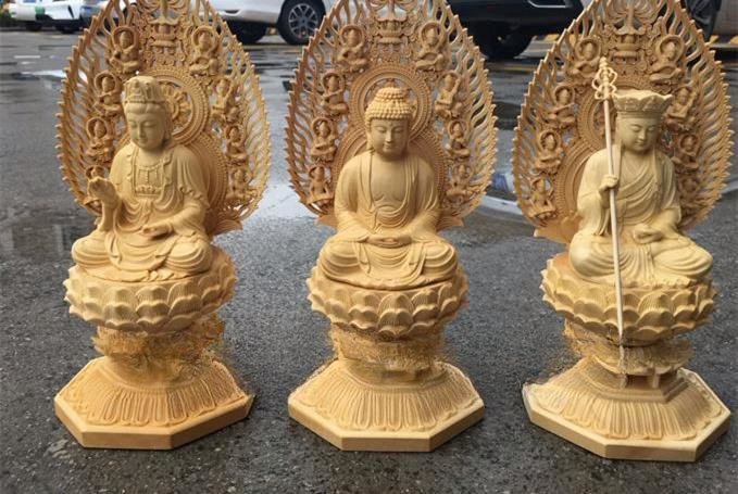 仏教美術 釈迦如来 観音菩薩 地蔵菩薩 坐像 娑婆 仏像 彫刻 ヒノキ檜木 自然木 職人 手作り 置物 美術品 東洋彫刻 高さ28cm拍卖