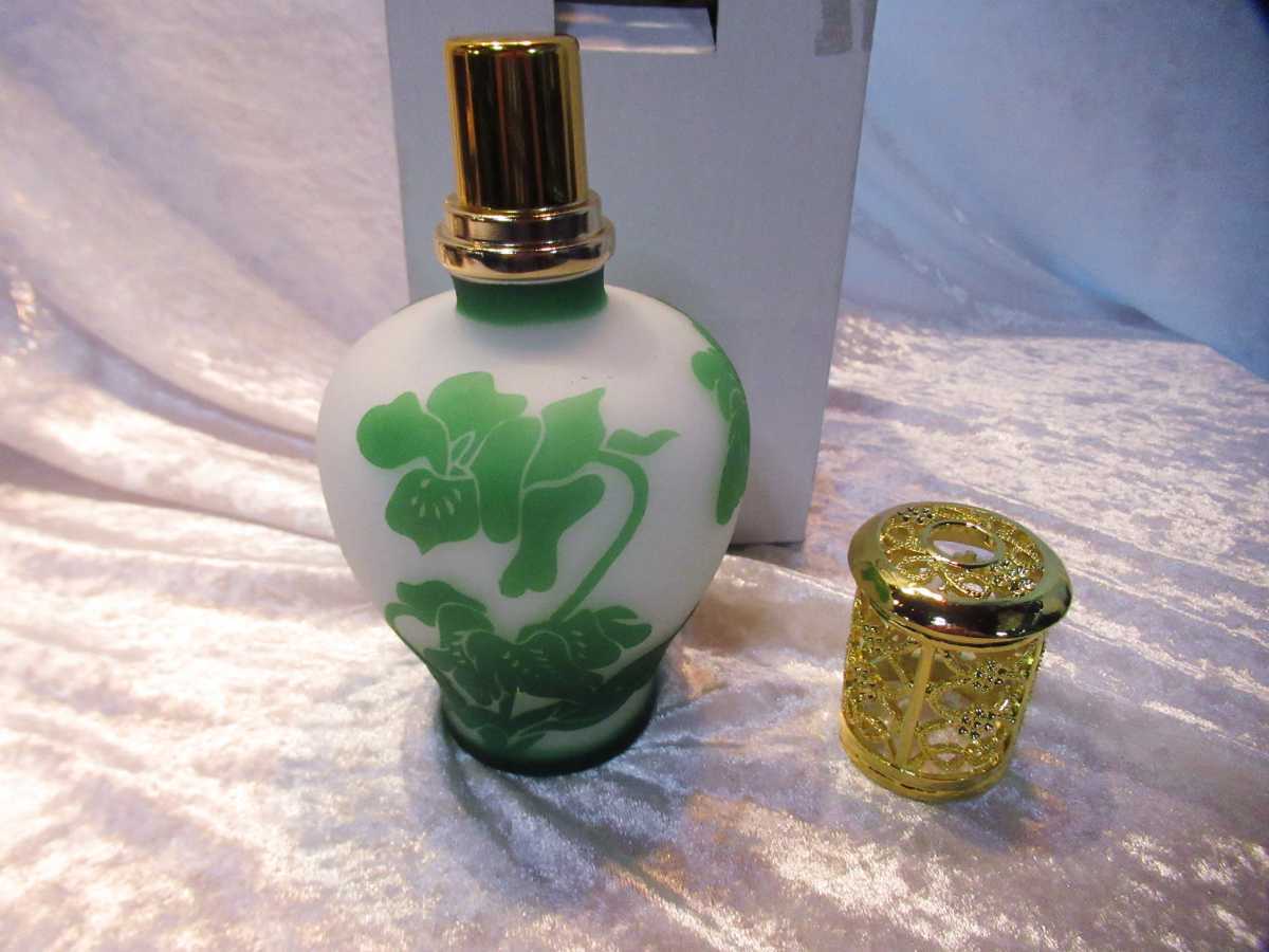 【陶磁器】ガラス製のアロマオイル入れ 花草文 箱付き アロマポット 被せガラス ディスプレイ用品 インテリア用品拍卖