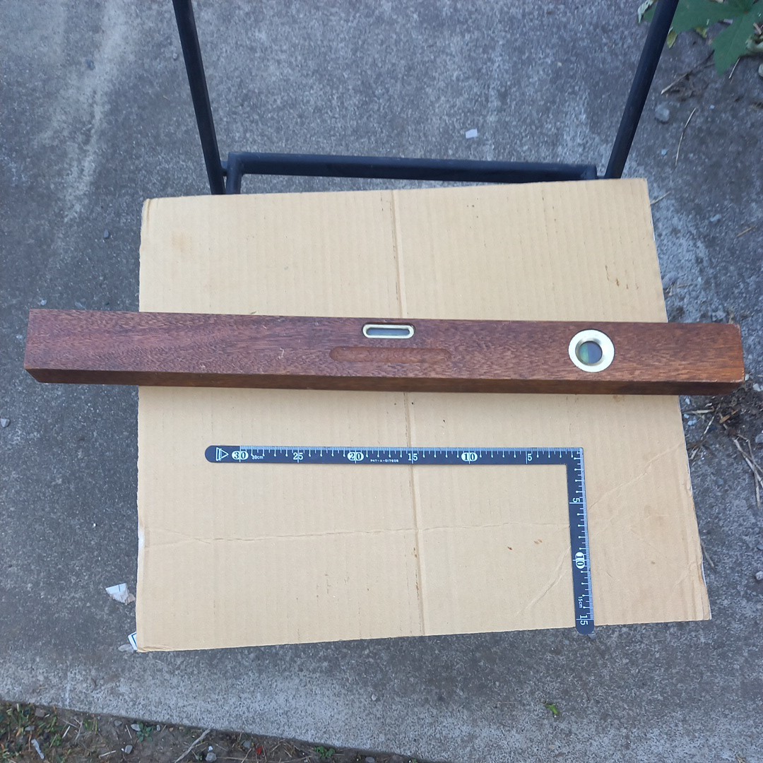 約60センチの水平器 方位磁石針外れてる 水平器 大工 建築 レベル 古い道具 ゆうパック80 ジャンクで拍卖