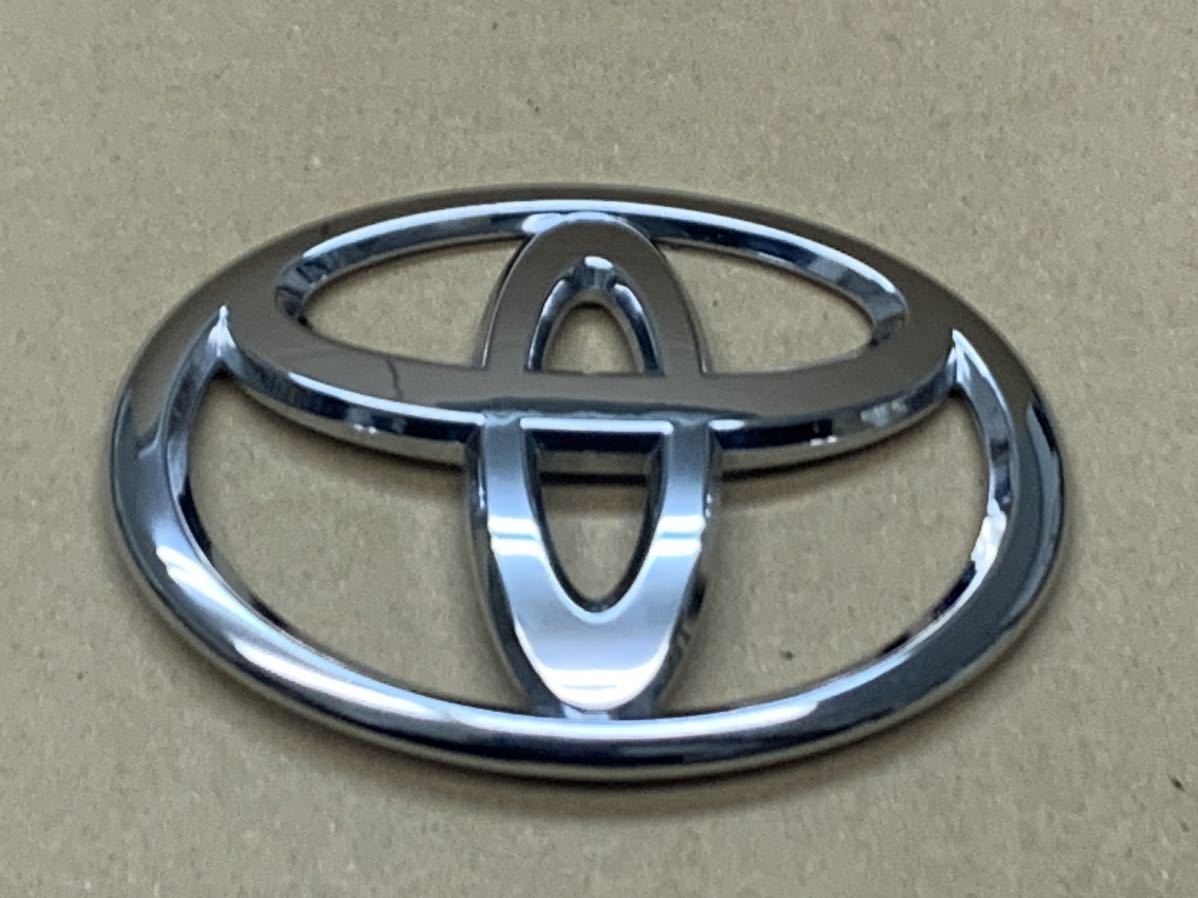 57 GXPA10 ヤリス フロントエンブレム 90975-02072拍卖