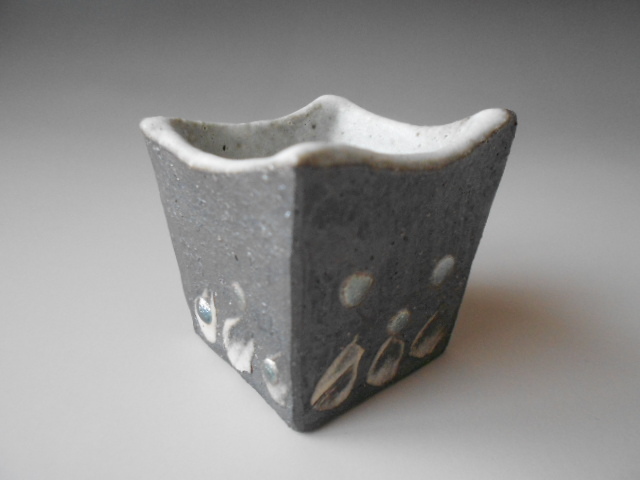 酒器! 宇田清 銀ほたる角盃 新品 酒盃 サカズキ 杯 木箱 信楽焼 ギフト拍卖