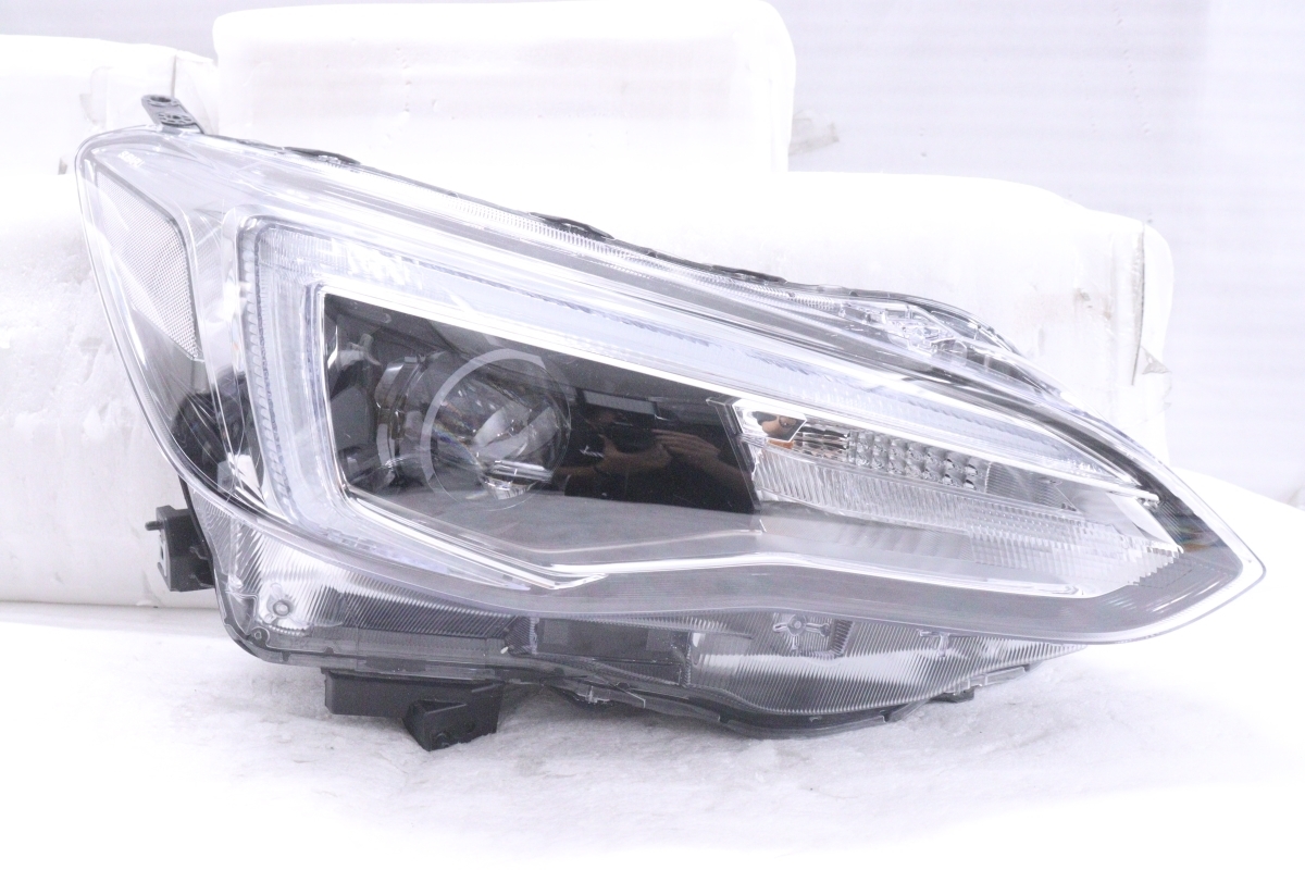 30-734★美品★後期 LED GT2 インプレッサ★右ヘッドライト KOITO 100-60422 打刻:5W ブラック 純正★スバル (UK)拍卖
