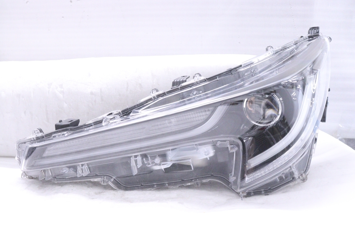 39-2405★LED NRE210 カローラ ツーリング★左ヘッドライト W×B KOITO 12-632 打刻:M ユニット ブラック 純正★トヨタ (UK)拍卖