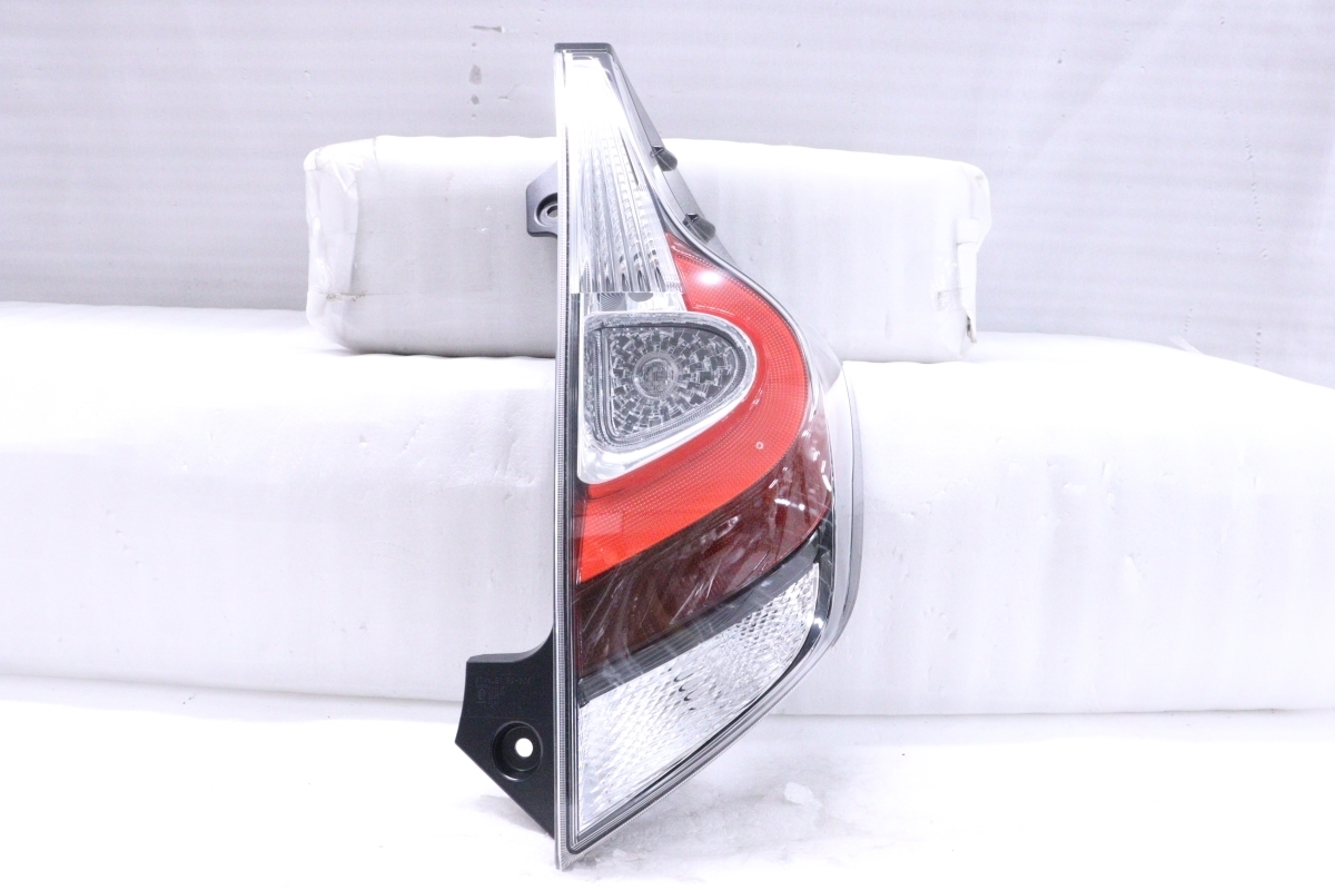 32-792★【値下】美品★後期 LED NHP10 アクア★右テールライト STANLEY 52-309 打刻:K ユニット 純正★トヨタ (UK)拍卖