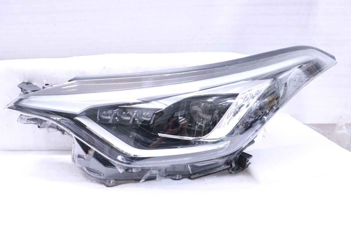 2X-1193★【値下】極上品★後期 LED ZYX11 C-HR★左ヘッドライト KOITO 10-116 打刻:K ブラック 純正★トヨタ (UK)拍卖