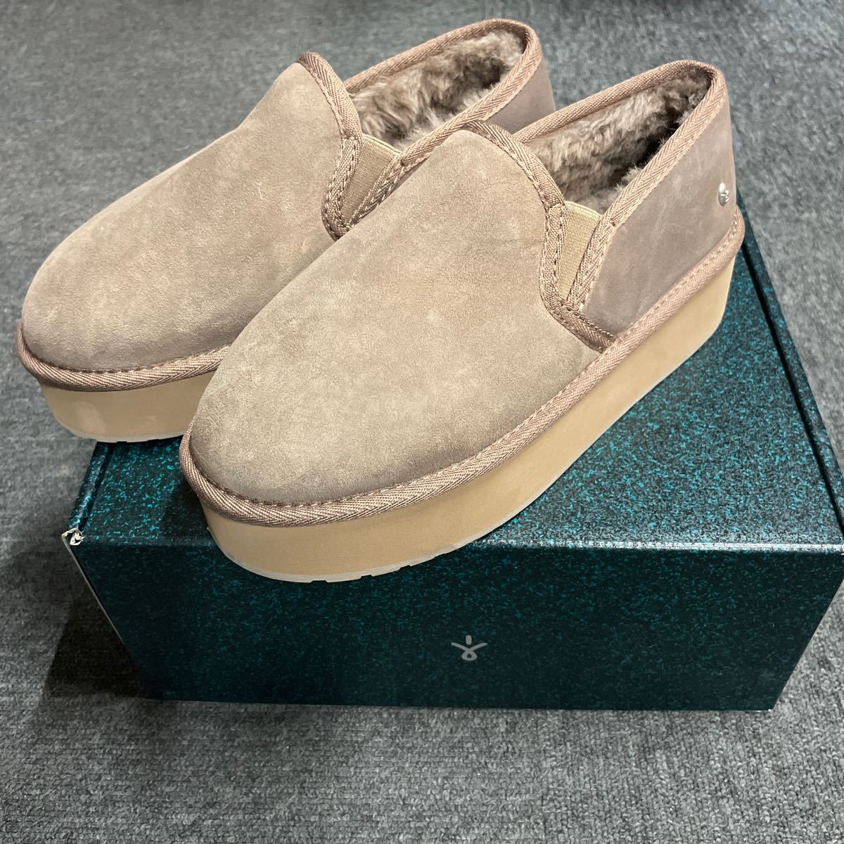 EMU/エミュ Stinger Reef Flatform mushroomスエード拍卖