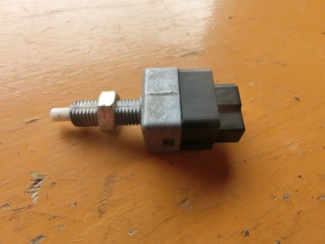 ジムニー ブレーキランプ スイッチ 昭和63年 M-JA71V ストップ 即決あり拍卖