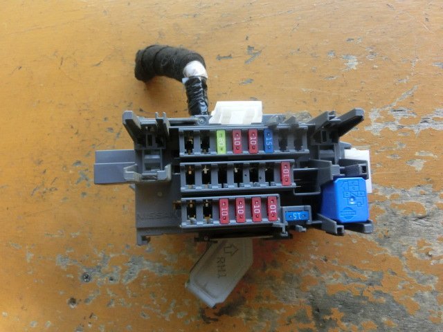 中期ノート ヒューズ ボックス 平成26年 DBA-E12 10.2万㎞ メダリスト 即決あり拍卖