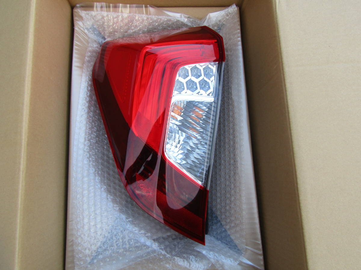フィット GP5 純正 左 テールランプ テール テールライト STANLEY W1698 33550-T5A-J32 ■■11112702拍卖