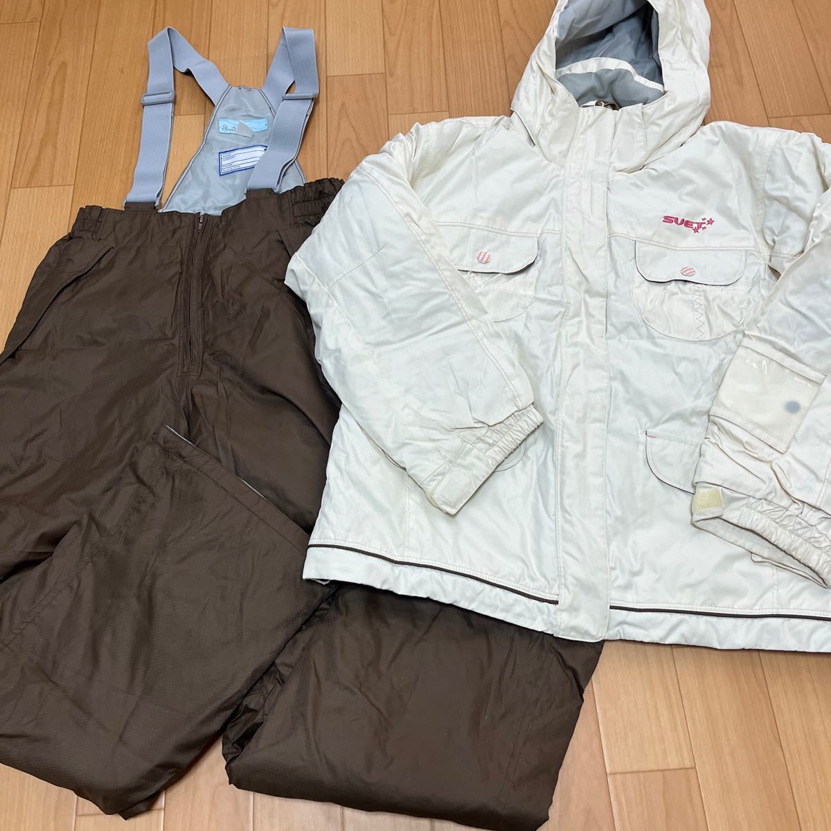美品 スノボウェア スキーウエア 上下セット 雪遊び サイズ150 SUETオンヨネ拍卖