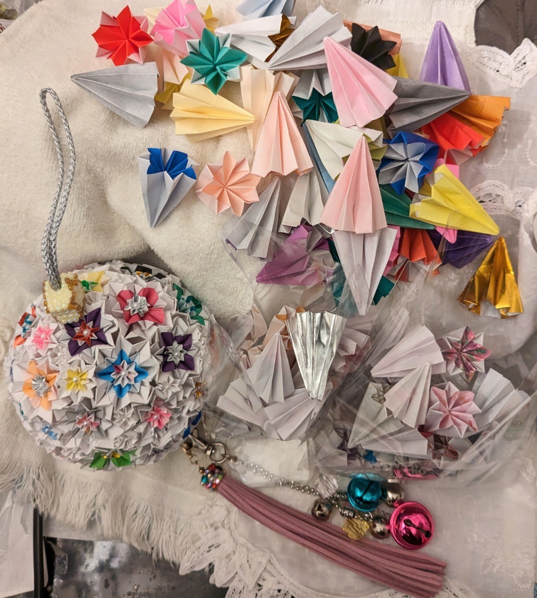 ②くす玉【手まり型】完成品カラフル☆くす玉【大12cm/中7cm】2個キット/フォトフレーム/鈴/タッセル/カニカンフック着脱可☆願掛け☆幸福拍卖