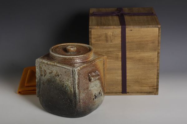 8232 信楽焼 信楽線掻耳付四方水指(木箱) 水指 水差 茶道具拍卖