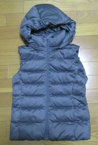 美品 ユニクロ フード付 ダウンベスト Sサイズ グレー フード部は脱着可能!拍卖