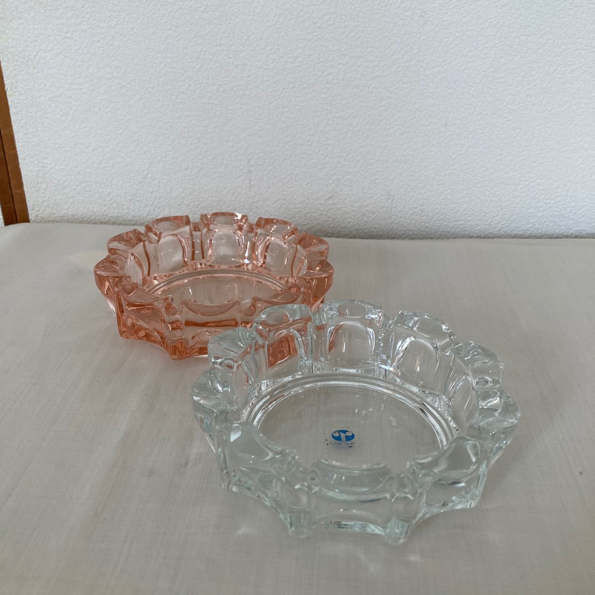 昭和レトロ 東洋ガラス ガラス製 灰皿 2個まとめて★直径 約 13㎝、高さ 約 4㎝★ガラスアッシュトレイ★ローラー ペアセット★拍卖