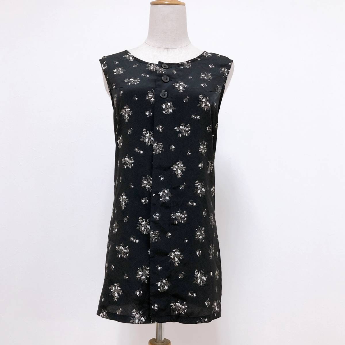 k1752 美品 LUAP トップス ノースリーブ 薄手 編み上げ 黒 花柄 レディース キュート 華やか 大人かわいい エレガントガーリーチック 拍卖