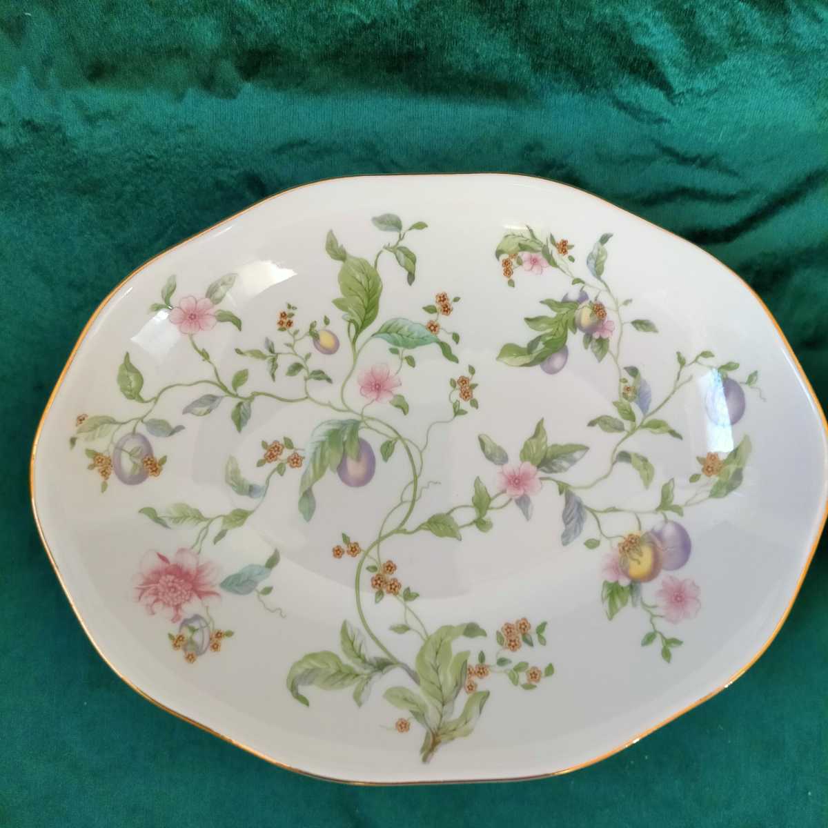 未使用化粧箱入り  wedgwood  ウエッジウッド スィ―トプラム  オーバルディッシュ   26㎝ⅹ19,5㎝拍卖