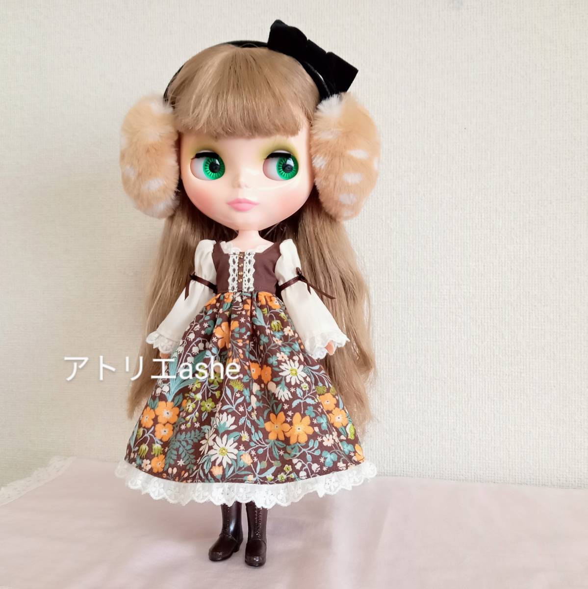 送料無料! ハンドメイド ネオブライス・リカちゃんの服「民族衣装風 ウサギとリスの花柄ワンピース」ブライス 服 ワンピース うさぎ りす拍卖