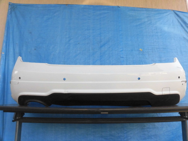 ベンツ W204 Cクラス AMG 後期 リアバンパー 白 Z768拍卖