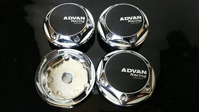 ADVAN 68mm 黒銀 4こ ホイールキャップ GT エスケープ E-150 レンジャー スイフト ジュリエッタ ジュリア ミト ステルヴィオ アルファ拍卖
