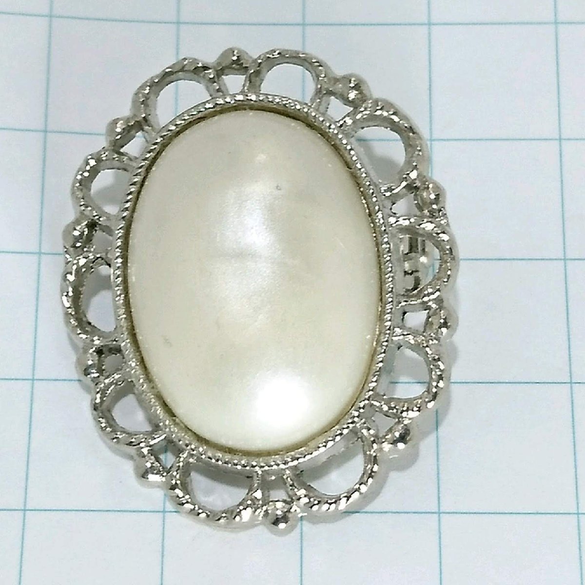 送料無料)ビンテージ☆パール 定番エンブレム☆アンティーク ブローチ A20709拍卖