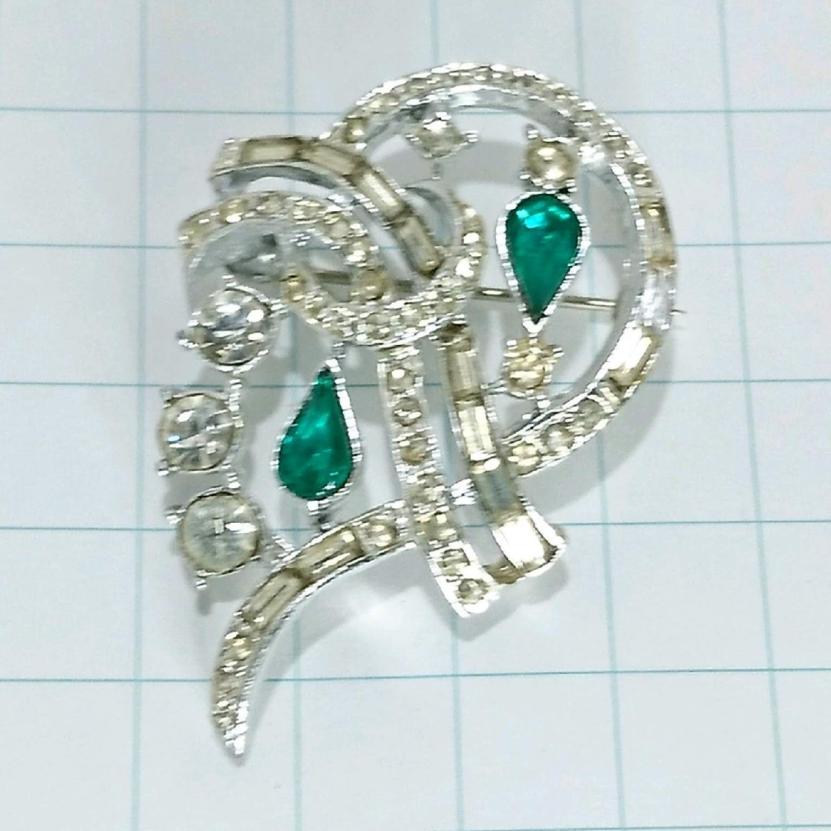 送料無料)ビンテージ☆グリーンラインストーン キラキラ系☆アンティーク ブローチ A21175拍卖