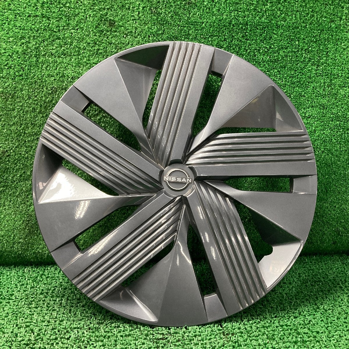 ♪♪リーフ X AZE0 純正 16インチ ホイールキャップ ホイールカバー 1枚 ② (W8803)♪♪拍卖