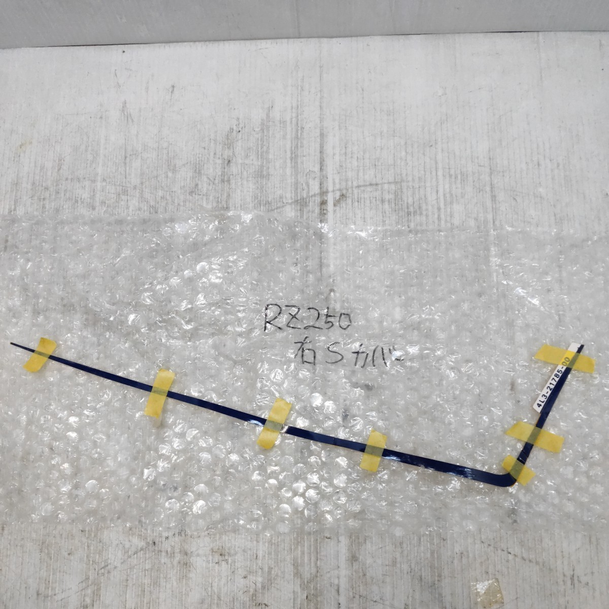 【1103-80】ヤマハ RZ250 純正 ステッカー 右側 サイドカバー 4L3-21785-00拍卖