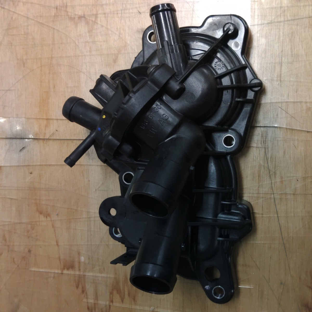 VW ポロ 6R 純正サーモスタットハウジング 新品 04E121116C拍卖
