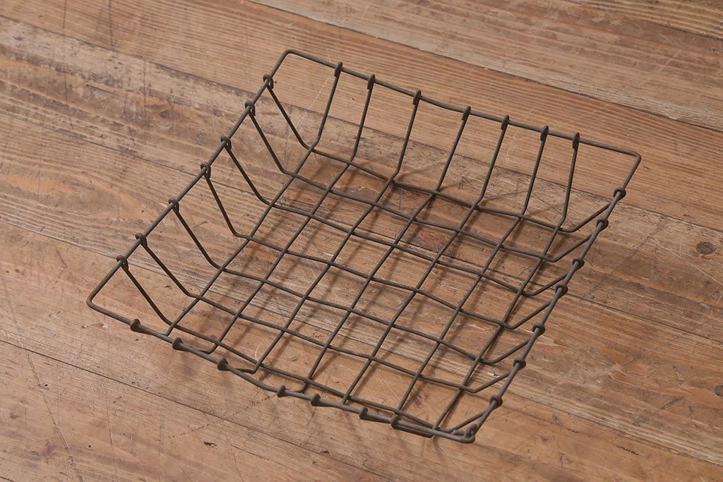 R-042295 アンティーク雑貨 昭和中期 古い質感が味わい深いアイアン製のカゴ(鉄カゴ、小物入れ)(R-042295)拍卖