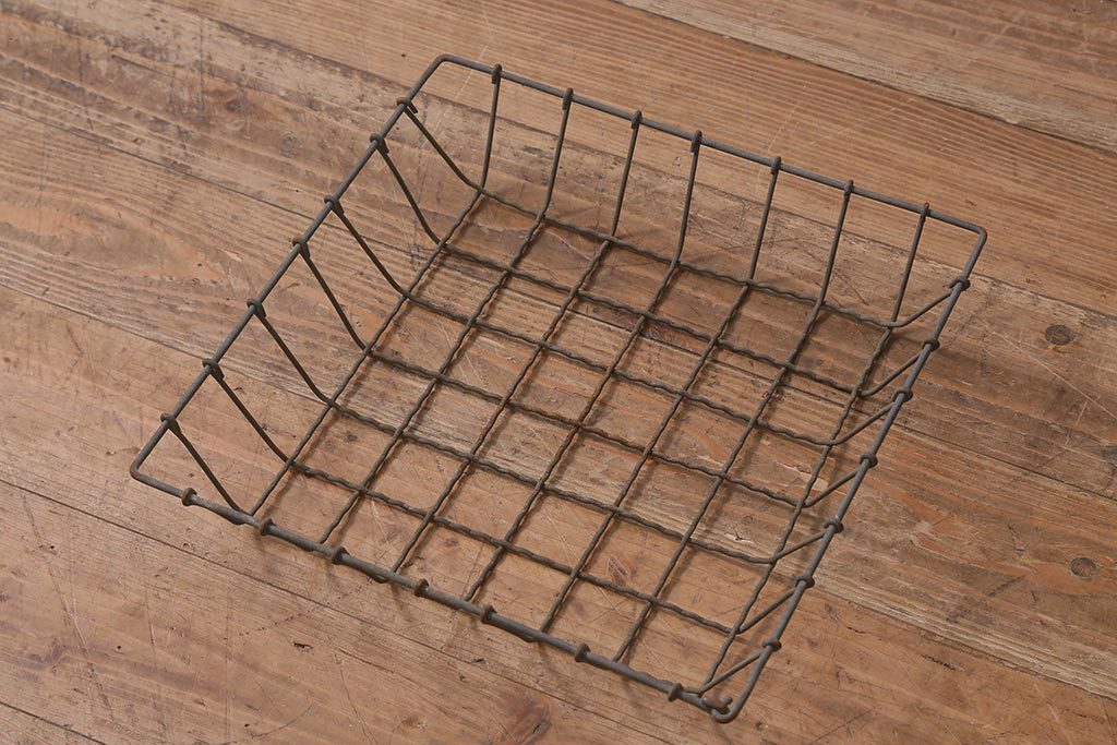 R-042296 アンティーク雑貨 昭和中期 古い質感が味わい深いアイアン製のカゴ(鉄カゴ、小物入れ、ディスプレイ雑貨)(R-042296)拍卖