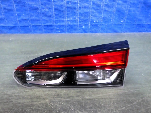 K070 カローラクロス ZSG10 ZVG11 ZVG15 右テール 内 LED 16-181 HR 美品拍卖