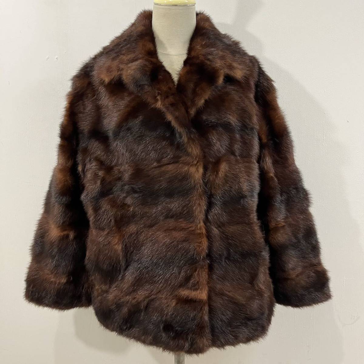 極上 毛皮コート 本毛皮 ファーコート ハーフコート リアルファー ブラウン 左右ポケット付き 高級 希少 美品 防寒【送料一律/同梱可能】B拍卖