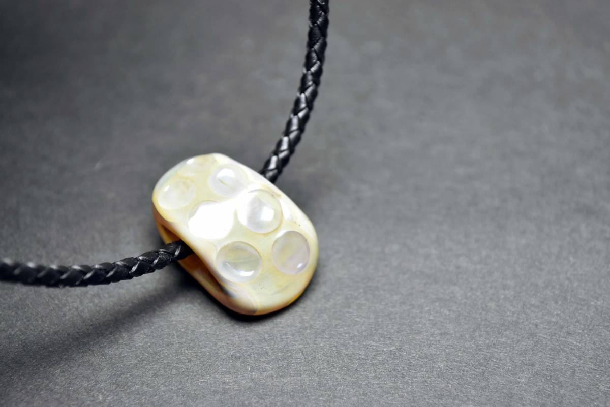 ガラス工芸家の創作した一点物のガラスのアクセサリー。トンボ玉 ( ) glass accessory BEADS 蜻蛉玉 ペンダントトップ拍卖