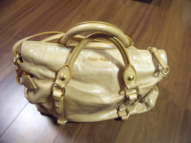 質店鑑定済み $ 美品 $■ miumiu ■ ミュウミュウ ■ ラムスキン レザー 2WAY・ ハンドバッグ■ イエローベージュ■ストラップ付■送料無料拍卖