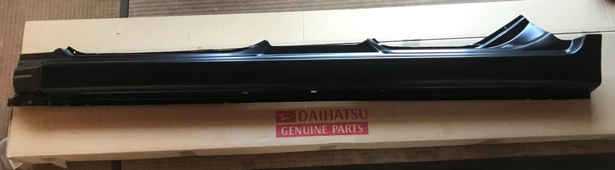 【新品】【廃番品】ダイハツ ムーヴ ロッカーパネル サイドシル 左側 61412-B2010 L150S L152S L160S 拍卖