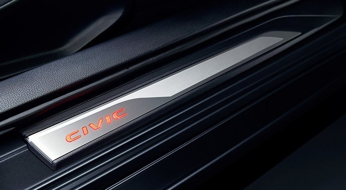 シビック ハッチバック FK7:純正 サイドステップガーニッシュ LEDレッドイルミネーション(廃盤 残り在庫わずか)拍卖