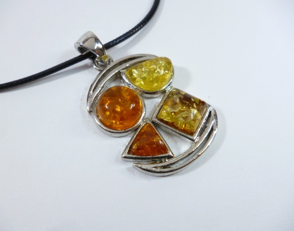 ∞ 琥珀 ペンダント ネックレス チョーカー ∞ アンバー拍卖