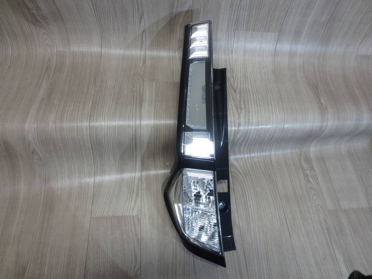 I3// M900/M910タンク カスタム/トール カスタム/ジャスティ カスタム純正LEDテールライト左 KOITO 220-69045拍卖