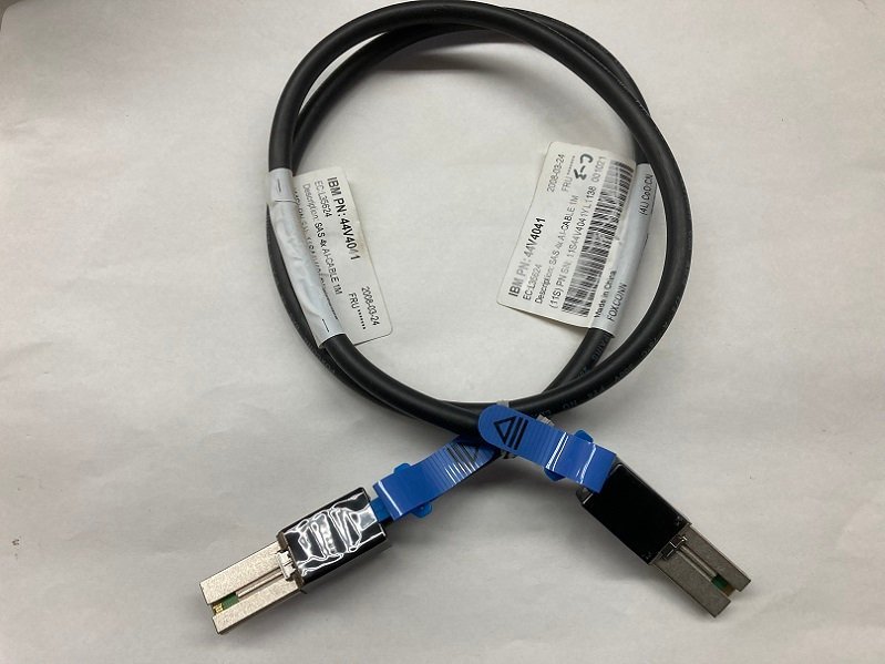 0213-O★IBM MINI-SAS to MINI-SAS 1m SASケーブル★44V4041★中古現状渡し★送料185円(クリックポスト)拍卖
