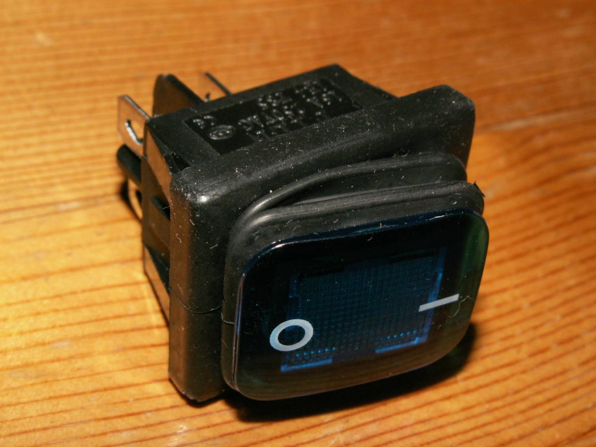 12V 4ピン オン-オフ2ポジション 照明付きロッカースイッチ(青)拍卖