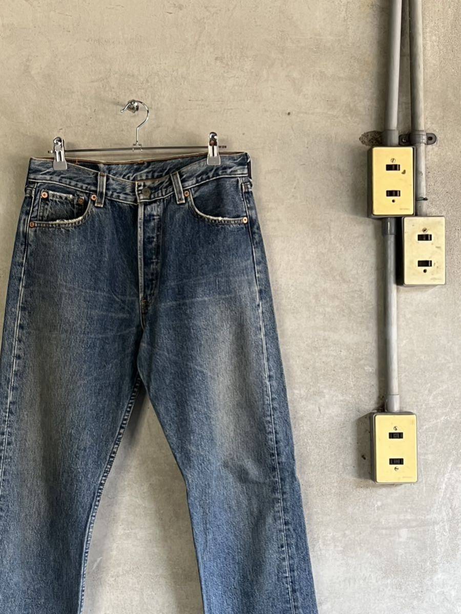 90s 90年代 97年 ビンテージ リーバイス 501 levis ストレート デニム ヒゲ ジーンズ USA 古着 ボタン裏W30 アメリカ vintage拍卖