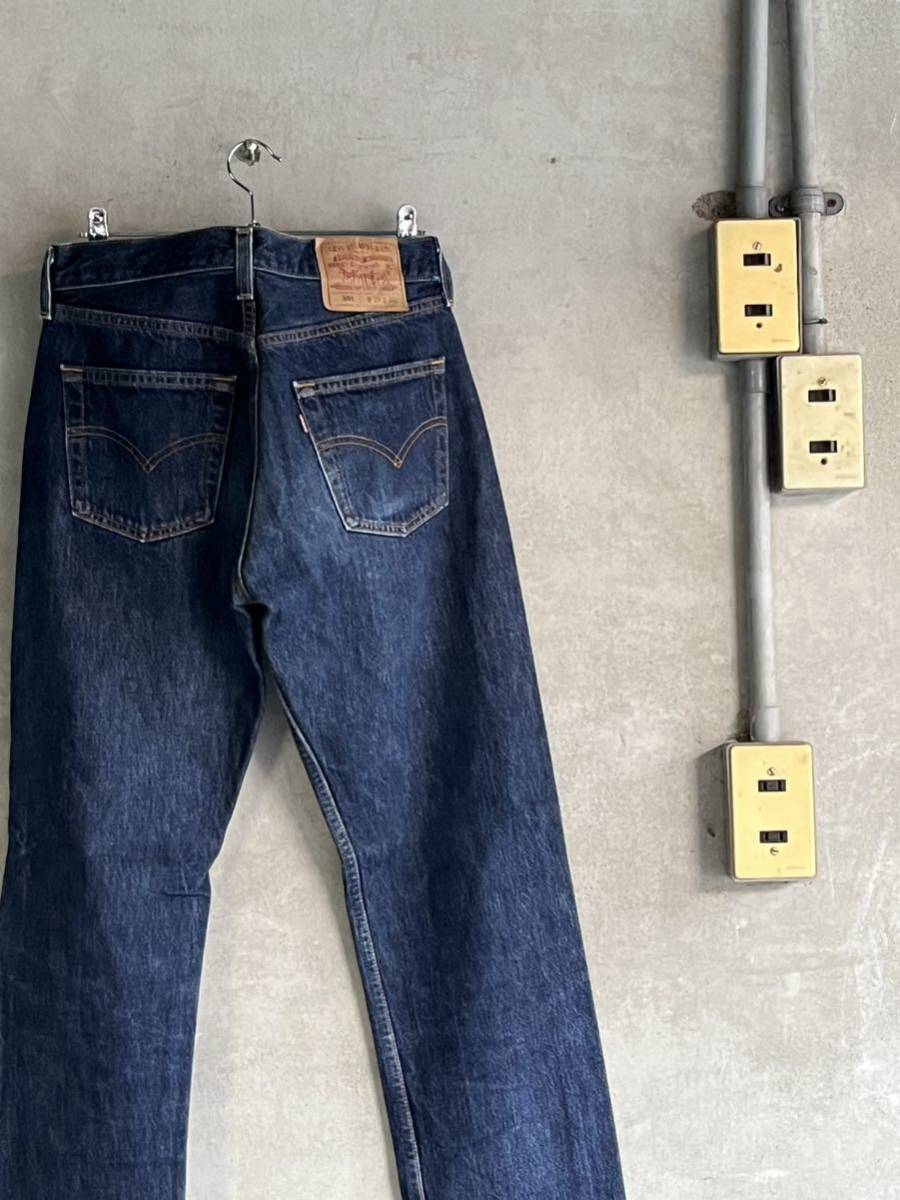 90s 90年代98年 ビンテージ リーバイス 501 levis ストレート 真紺 濃紺 デニム ジーンズ USA 最終モデル 古着 ボタン裏553 W30 レア 米国拍卖
