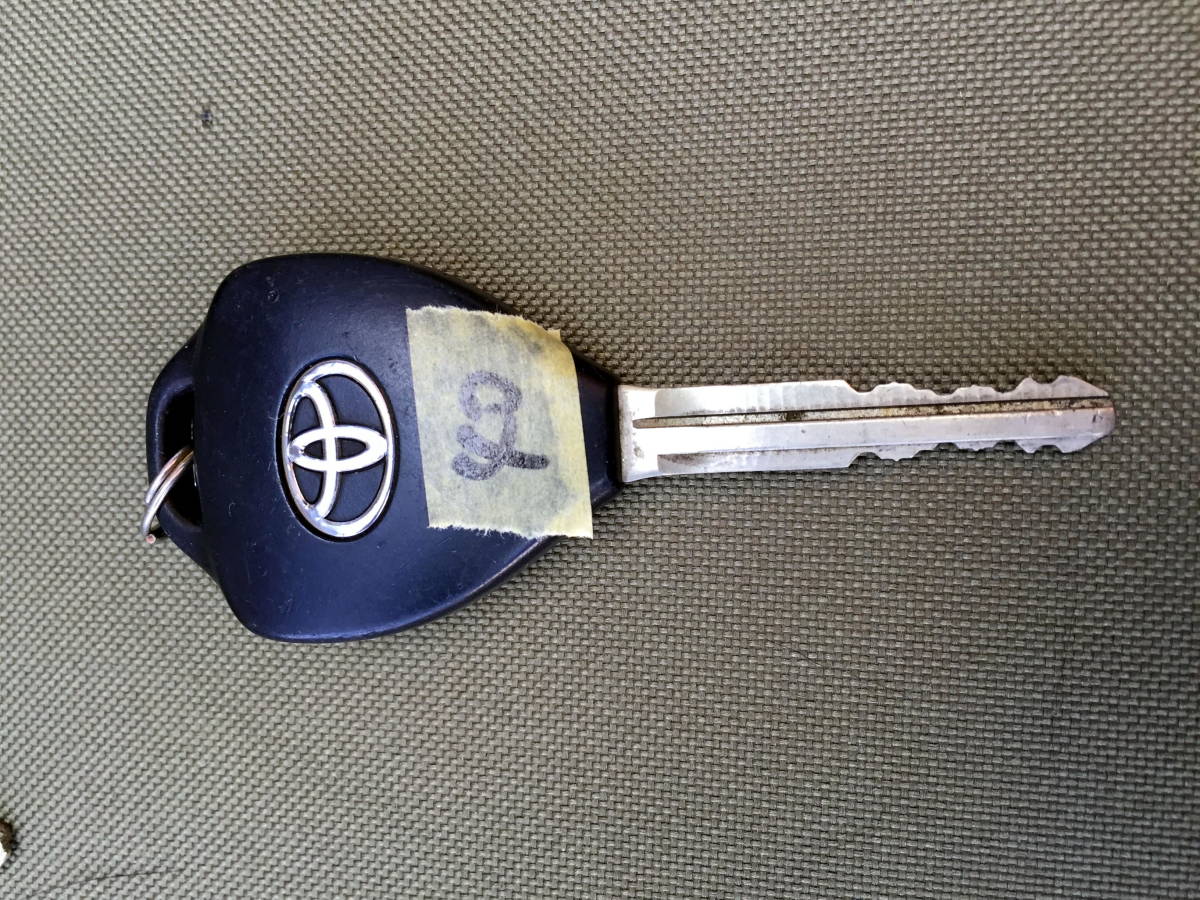 トヨタ 純正 キーレス リモコン トランク 3ボタン 点灯有り 定形外・同梱可能 40拍卖