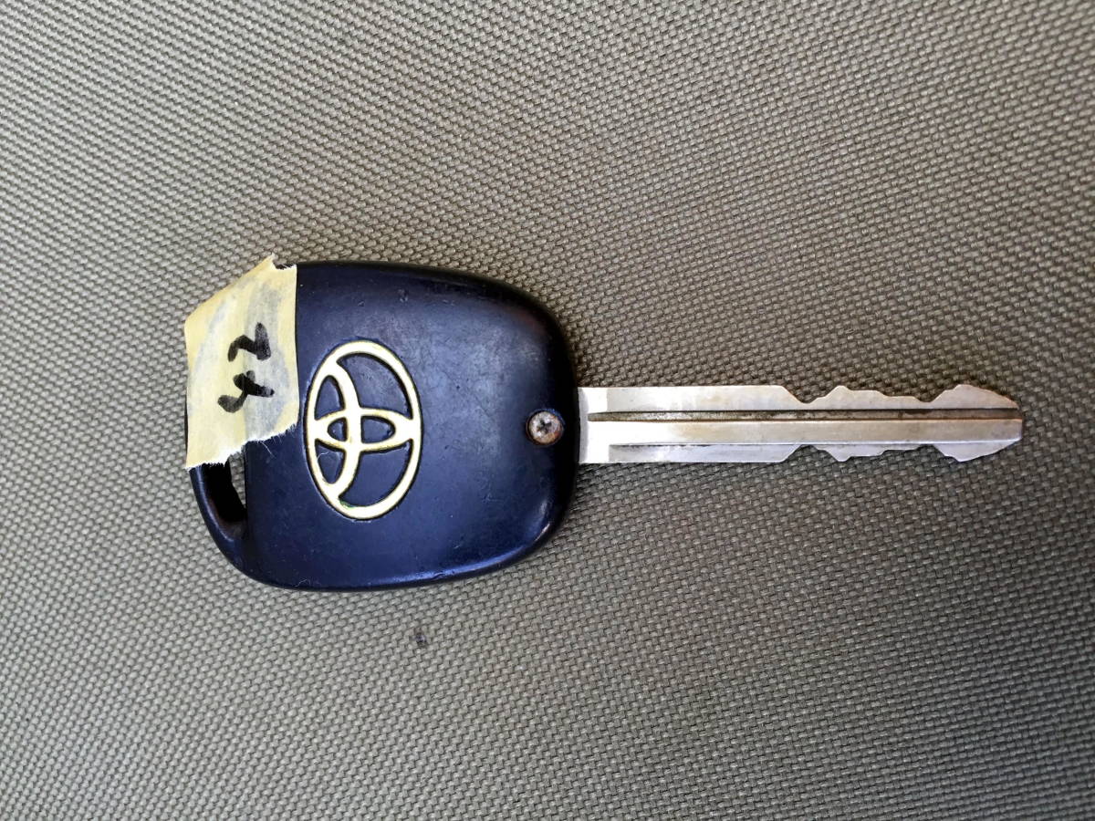 トヨタ 純正 キーレス リモコン パワードア 3ボタン 点灯有り 定形外・同梱可能 42拍卖